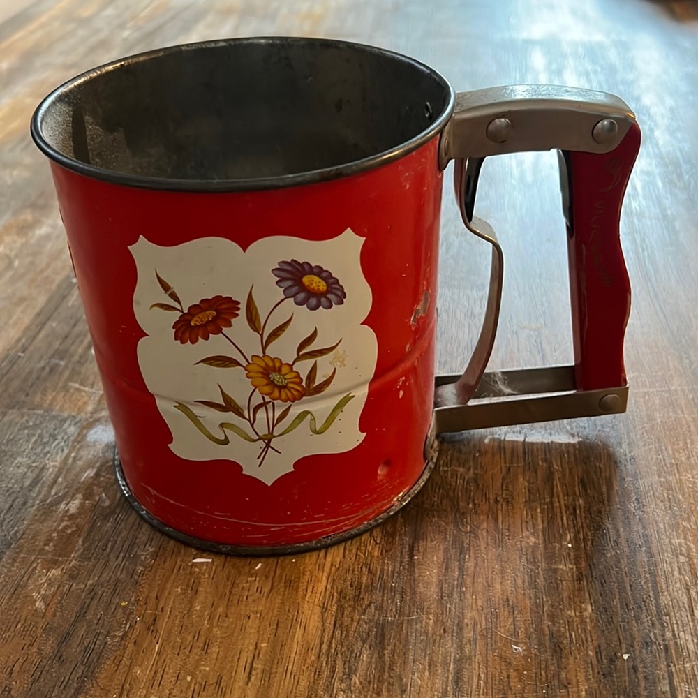 Red Floral Flour Sifter